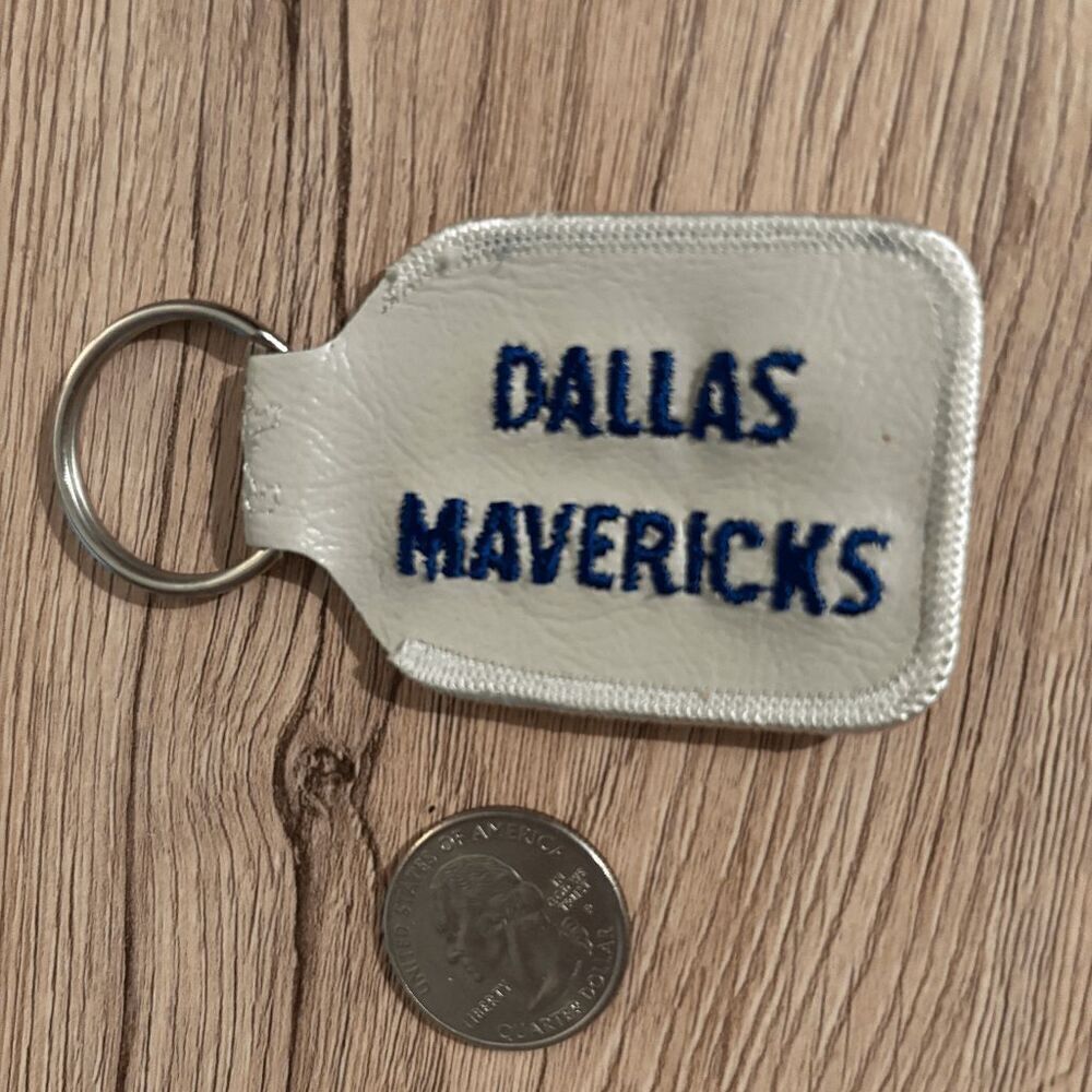 NBA Dallas Mavericks vintage leather white blue logo keychain basketball - Picture 2 of 4